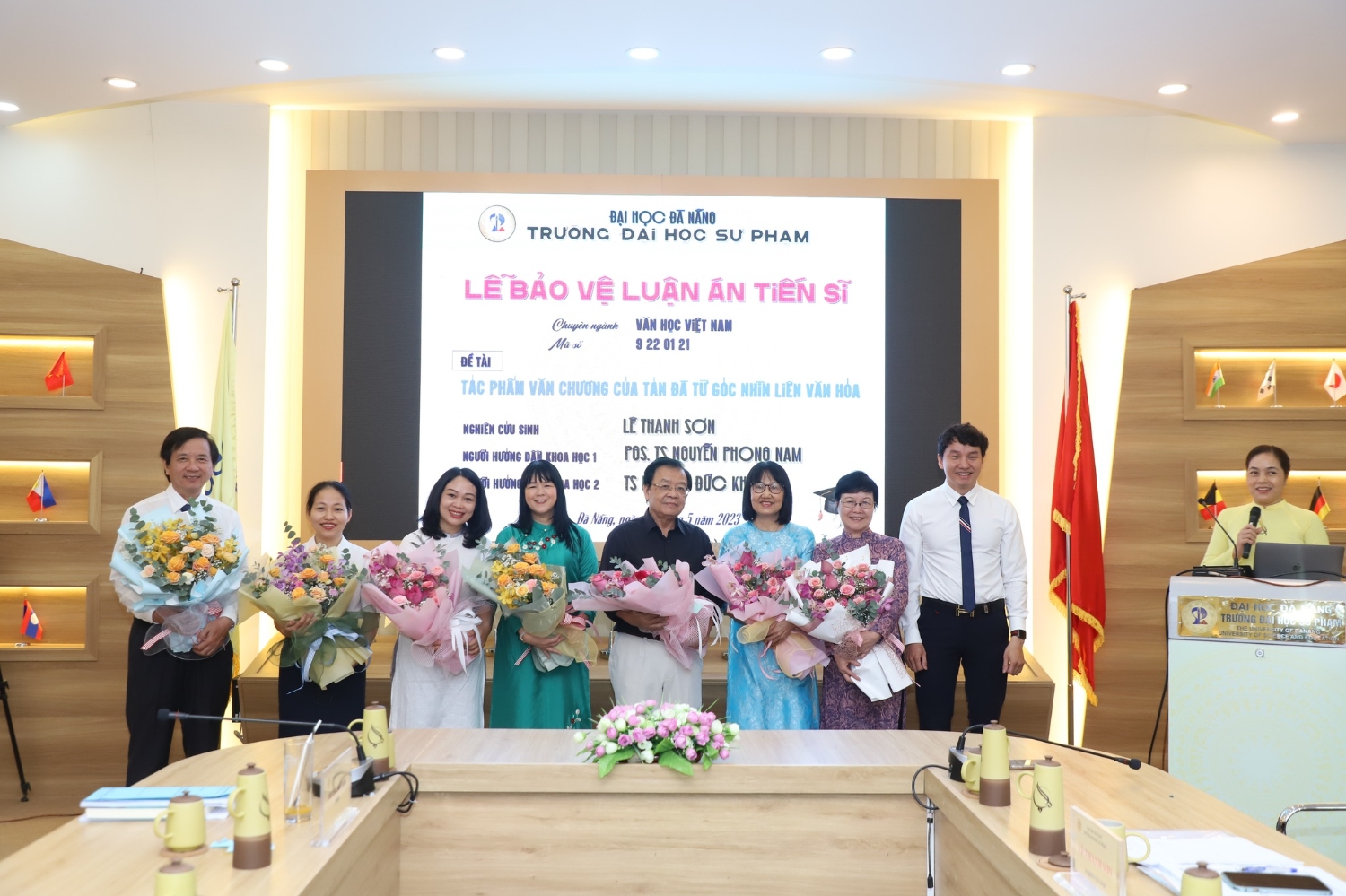 LUẬN ÁN ĐẦU TIÊN CỦA NGÀNH VĂN HỌC VIỆT NAM (KHOA NGỮ VĂN) ĐƯỢC BẢO VỆ CẤP TRƯỜNG