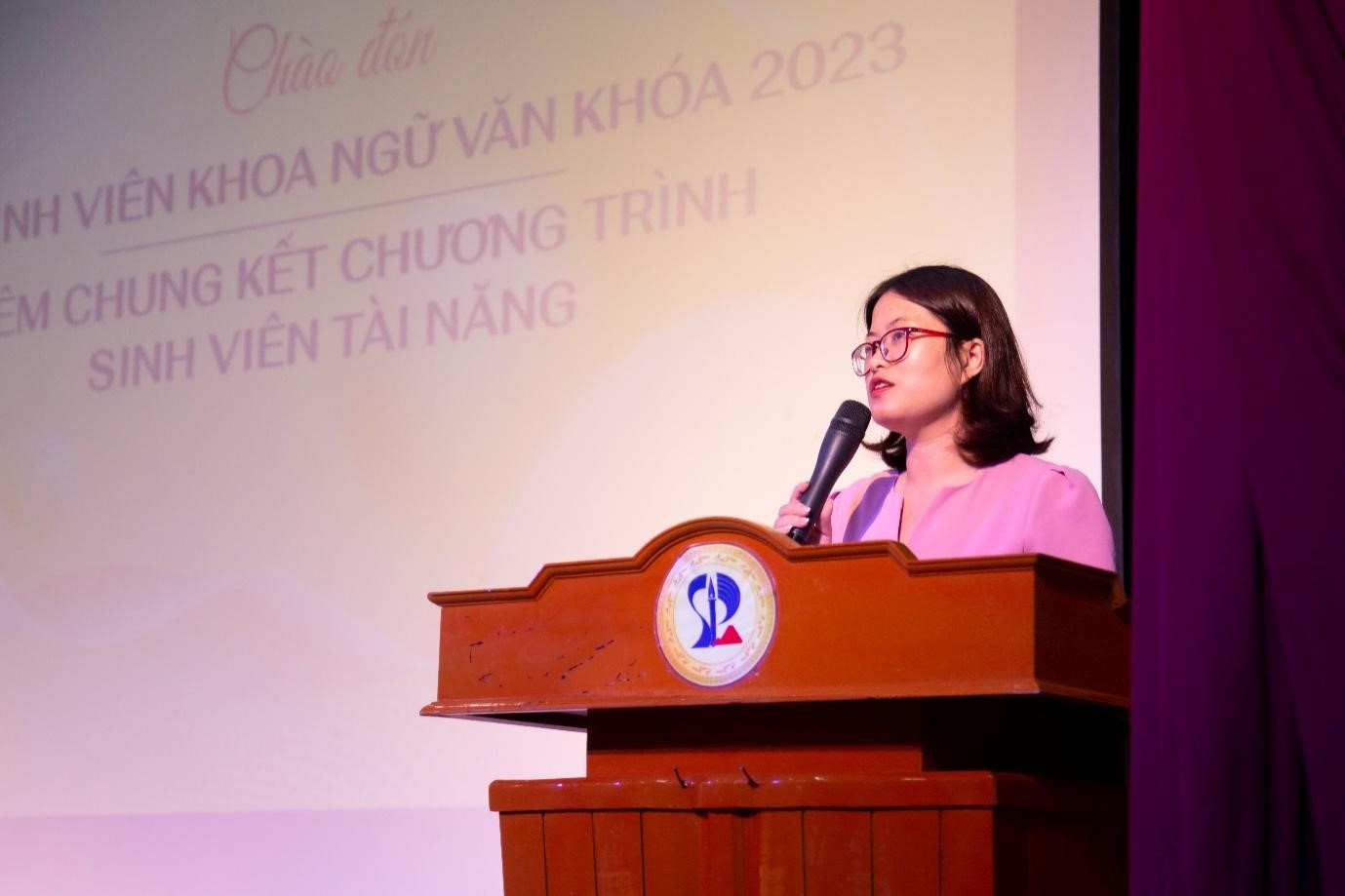 ĐA SẮC MÀU CHÀO ĐÓN TÂN SINH VIÊN KHOÁ 2023 KHOA NGỮ VĂN