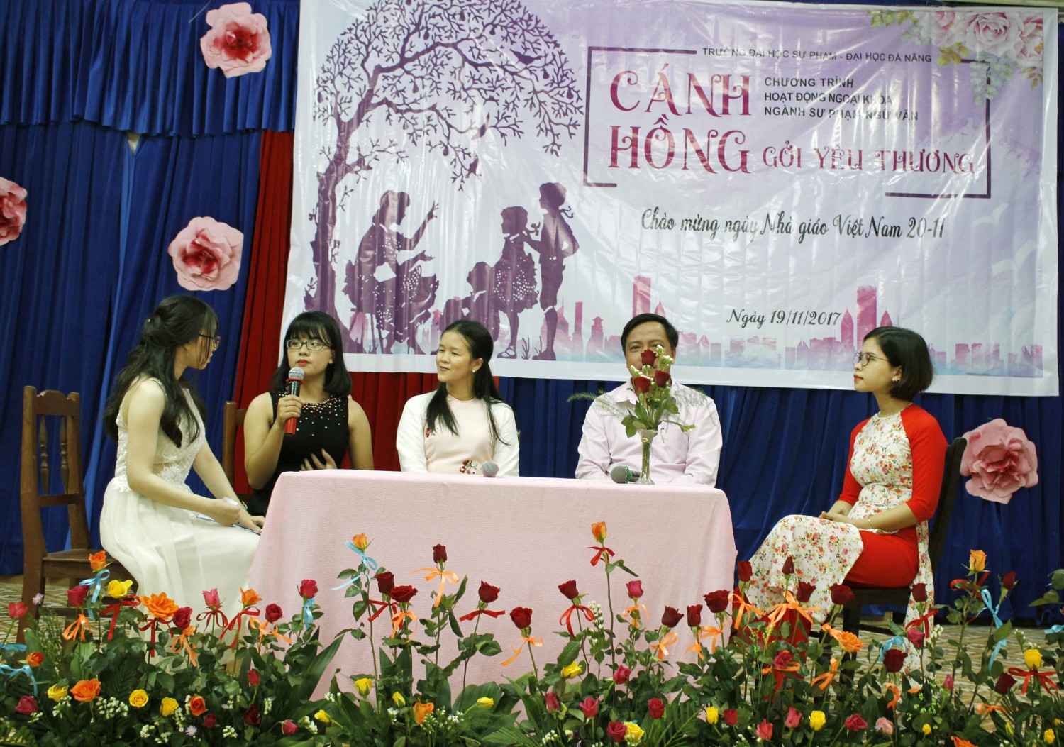 “Cánh thiệp hồng gửi yêu thương” nhân ngày Nhà giáo Việt Nam 20/11