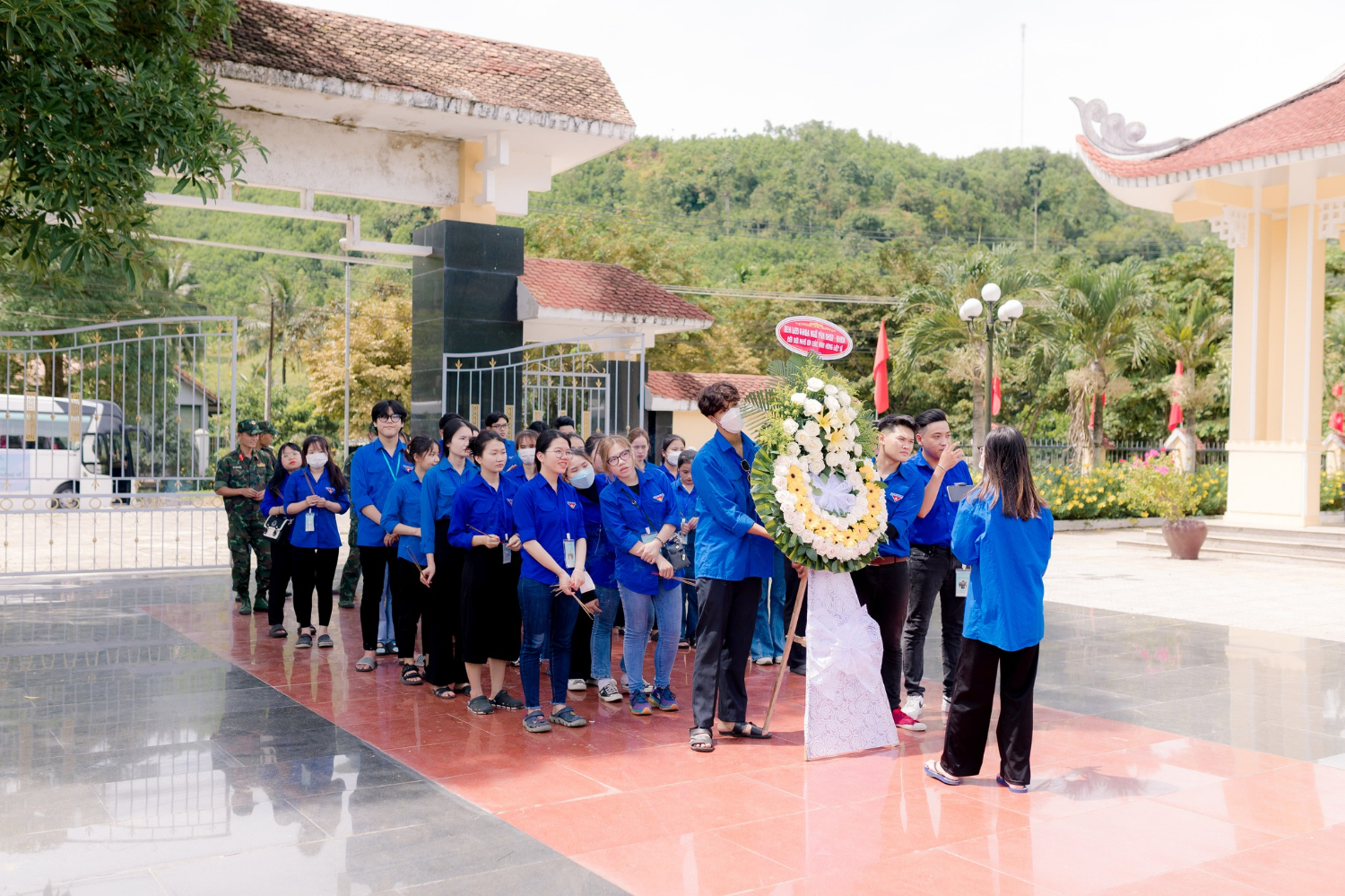 "Về nguồn - Nhớ cội" - Chuyến đi kỉ niệm ngày Thương bình liệt sĩ