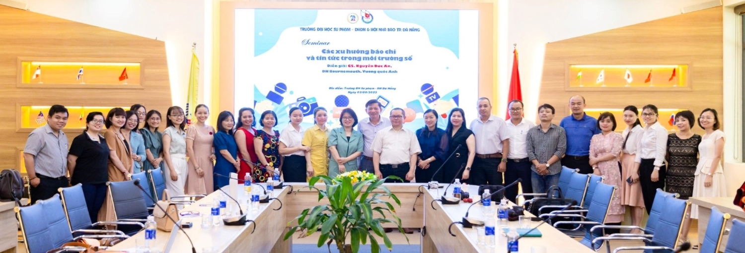 <h3>Seminar “Các xu hướng báo chí và tin tức trong môi trường số” do Giáo sư Nguyễn Đức An - Giáo sư toàn phần, đồng Giám đốc Trung tâm Nghiên cứu truyền thông, khoa học, sức khoẻ và dữ liệu, ĐH Bournemouth, Vương Quốc Anh chủ trì.</h3>